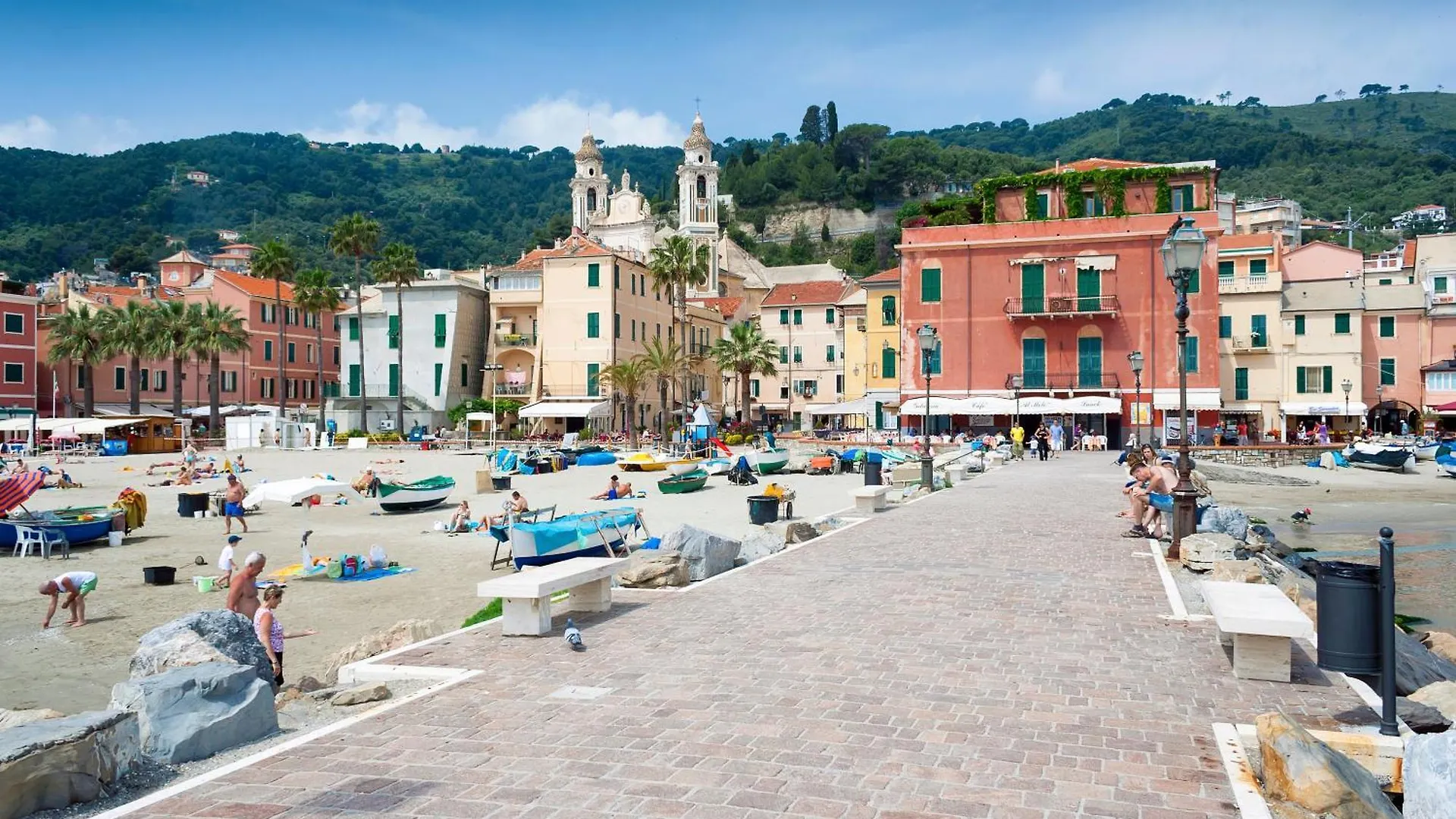 Beach & Relax With Terrace - Happy Rentals Alassio Apartment